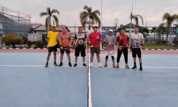 Petugas Lapangan di Area Muara Enim