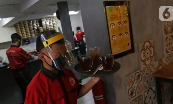 Pramusaji (Pelayan Makanan & Minuman)