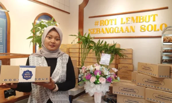 Senior Baker di Toko Roti Aren Solo