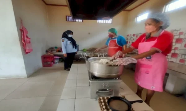 Staf Dapur Operasional dan Kebersihan