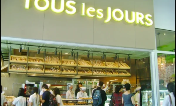 Staf Hall Kasual di Bakery TOUS les JOURS