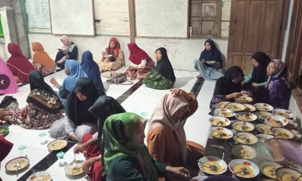 Ponpes Al Hadi Tukbuntung Desa Nganti Kecamatan Ngraho Gelar Makan Bersama Daging Kurban pada Peringatan Idul Adha 1447 H
