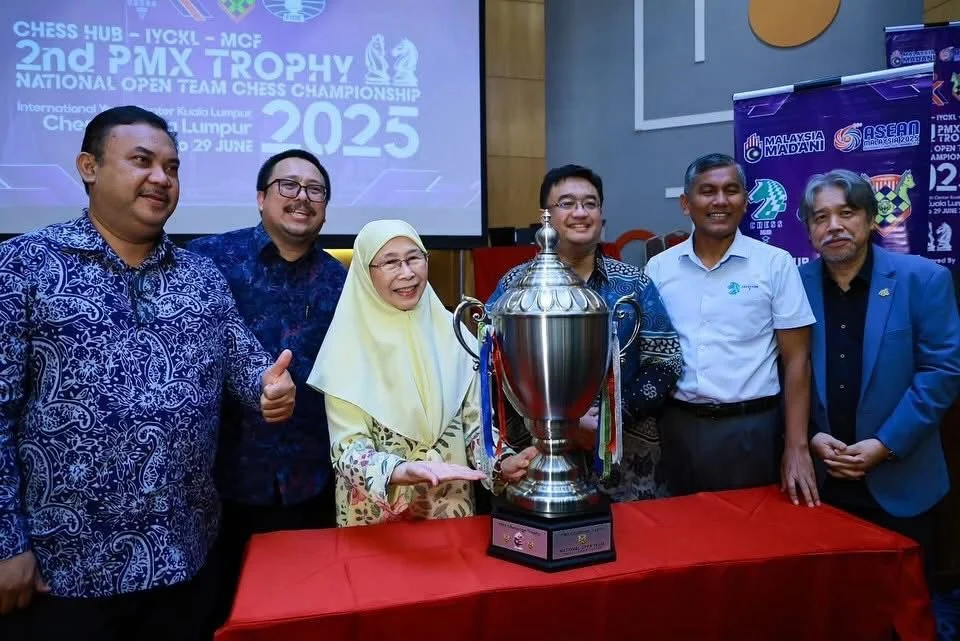 Dr Wan Azizah rasmi Kejohanan Catur Pasukan Terbuka Kebangsaan MCF Dr Wan Azizah rasmi Kejohanan Catur Pasukan Terbuka Kebangsaan MCF