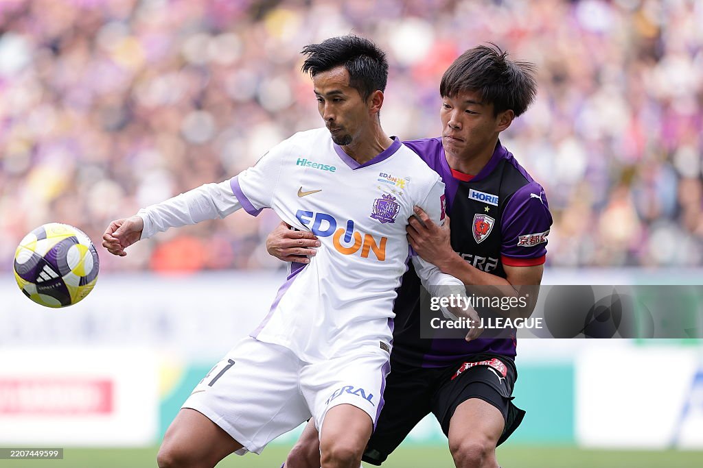 Naoki MAEDA of Sanfrecce Hiroshima in action during the J LEAGUE