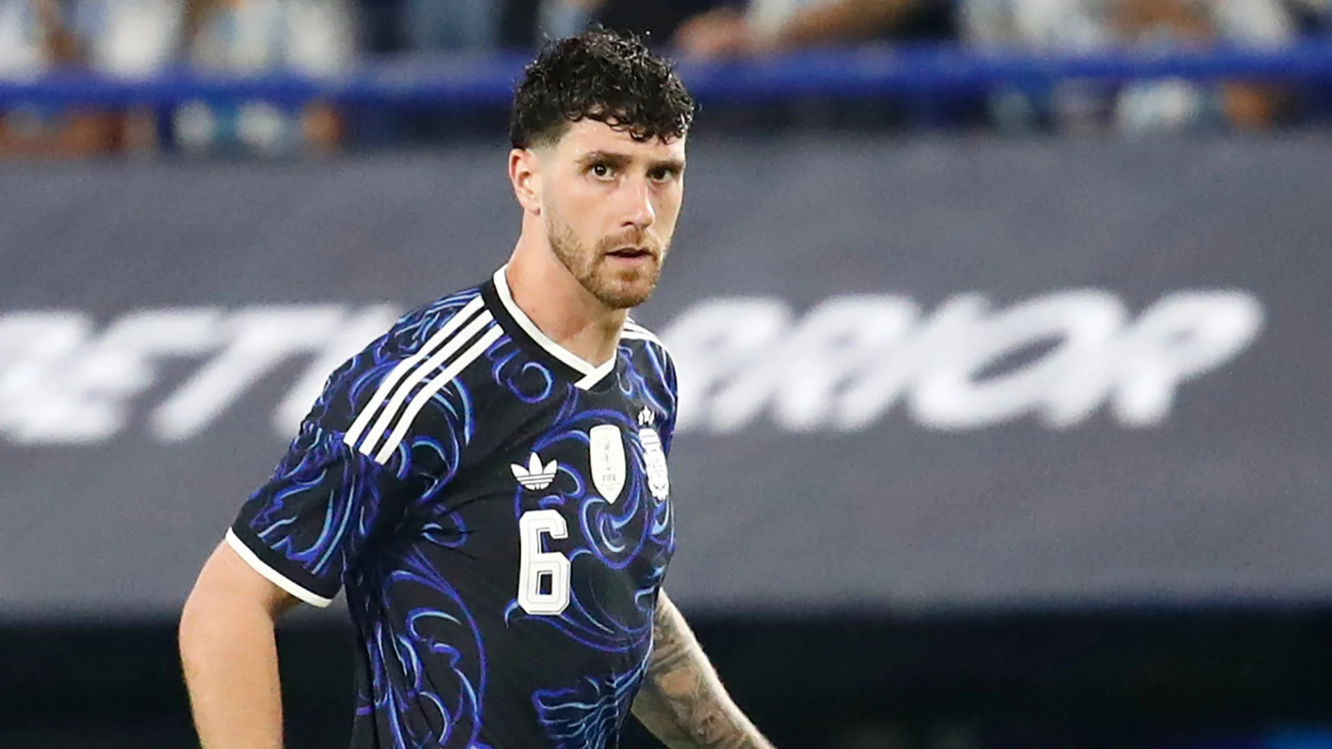 Marcos Senesi yang akan bergabung dengan Tottenham masuk ke dalam