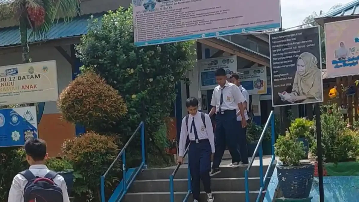 SPMB 2026 Dibuka Hari Ini SMPN 12 Batam Siapkan Posko Bantuan