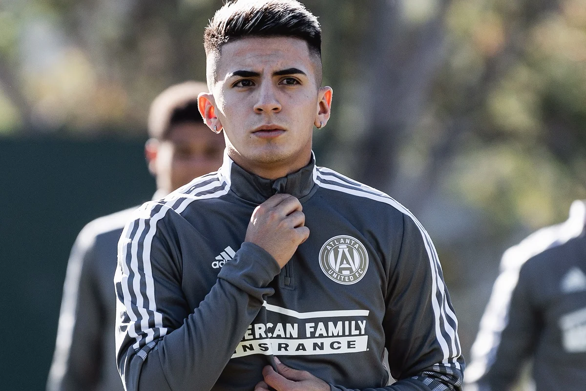 El refuerzo TOP que se acerca a River gracias a Thiago Almada Abrió