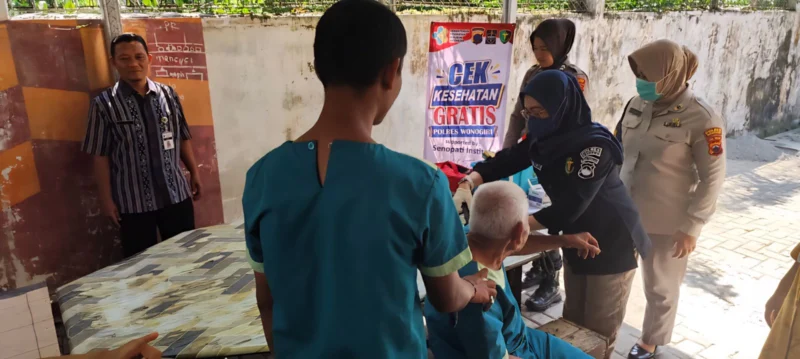 Pelayan Restoran di Kopi Kulek