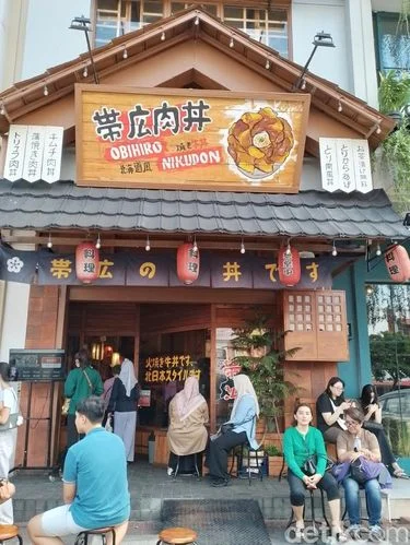 Pelayan Restoran – Obihiro Nikudon