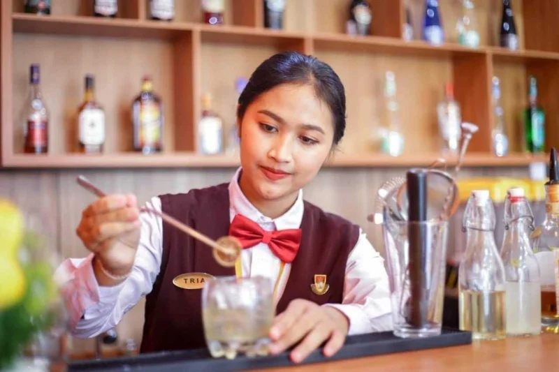 Supervisor Bar dan Mixologi